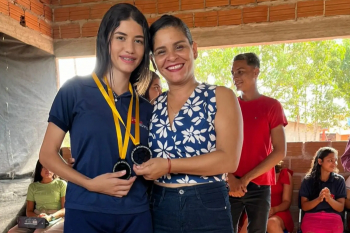 Notícia: Professora da rede estadual em Monte Alegre é finalista do Prêmio Educador Nota 10